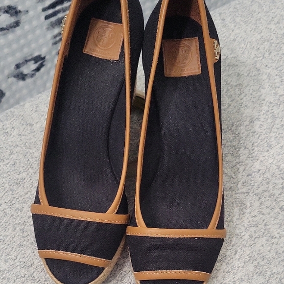 Tory Burch Black and Tan Espadrille Flats - Picture 10 of 10